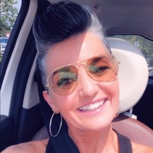 Meet your Posher, Sandi